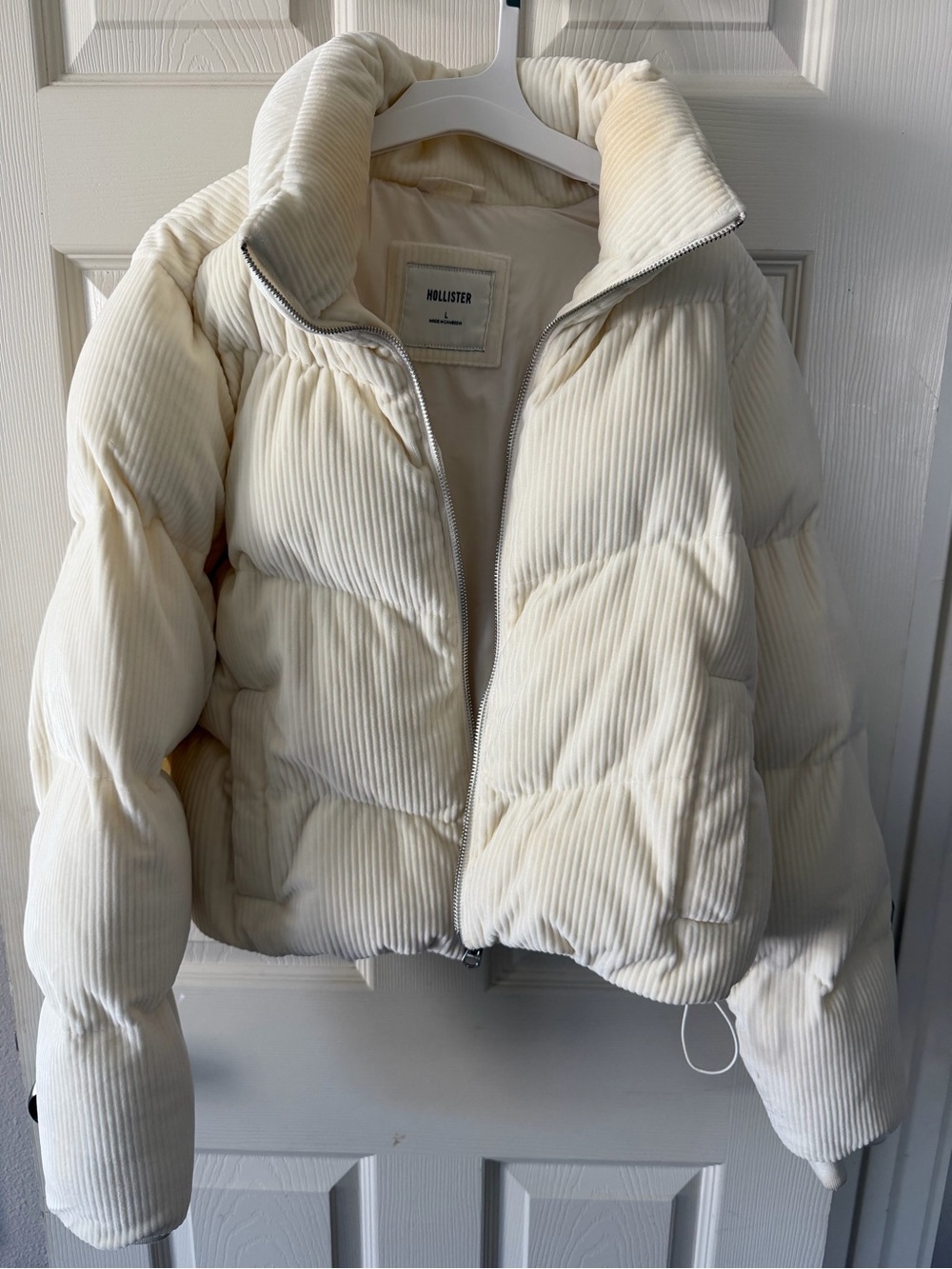 Hollister Classic Women's Puffer Jacket in Cream - Picture 2 of 5
